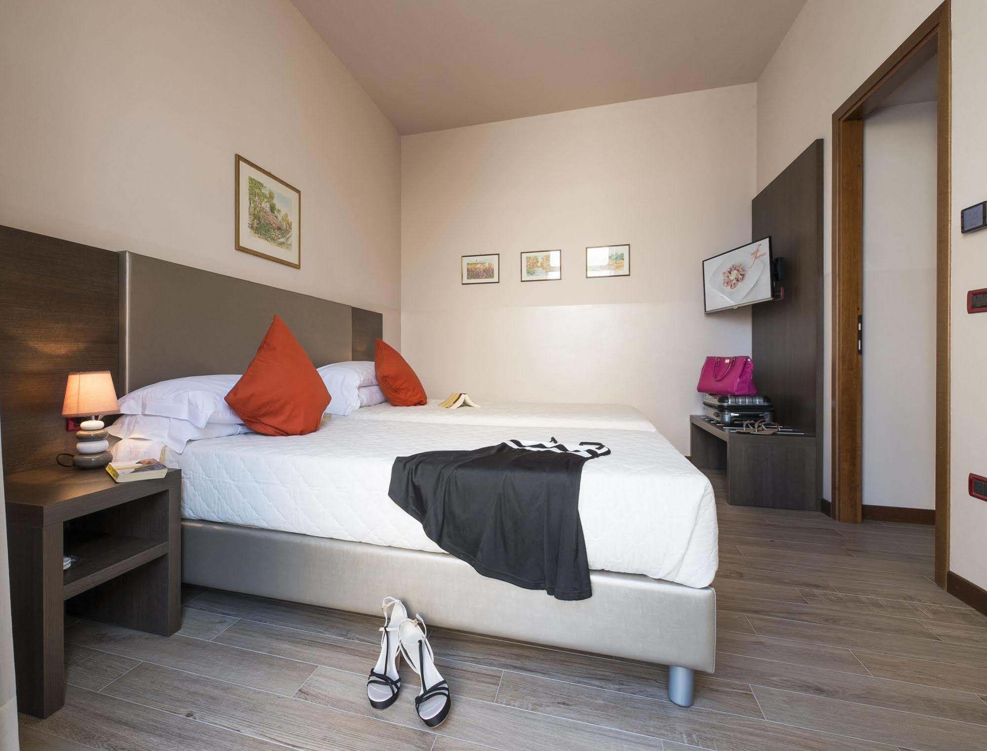 Residence Caffe Savona Alba  Dış mekan fotoğraf