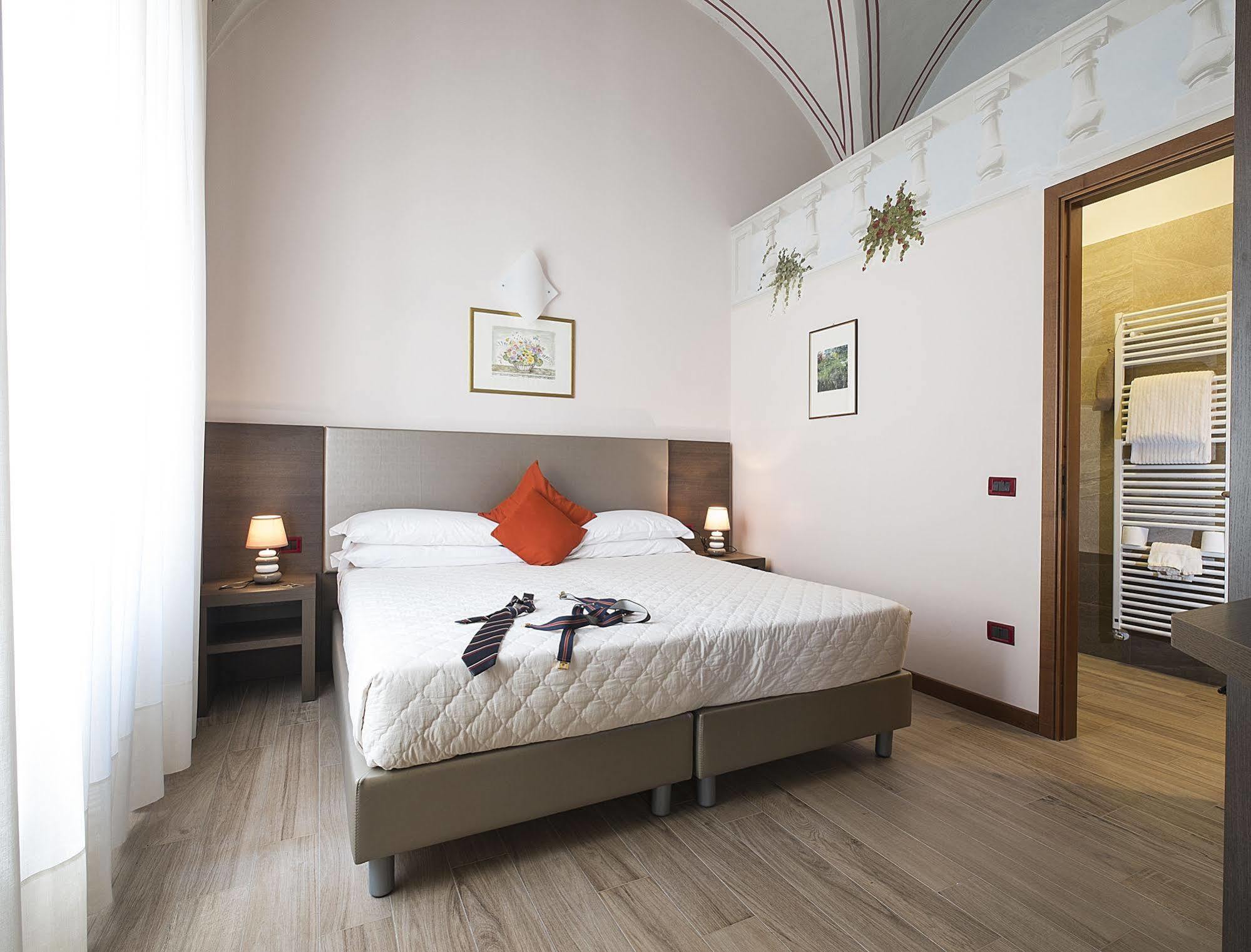 Residence Caffe Savona Alba  Dış mekan fotoğraf
